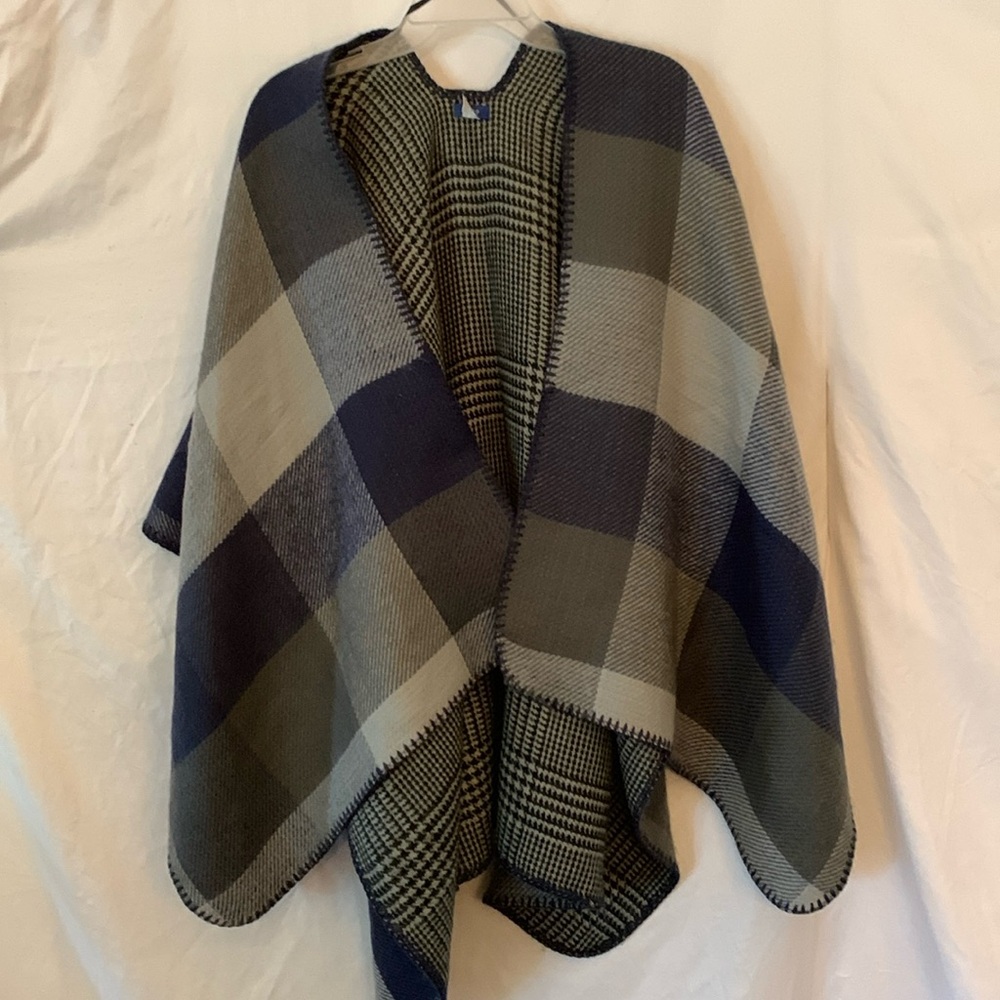 Never wore cardigan, blue gray light, gray black on my check inside one size